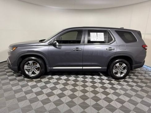 Used 2025 Honda Pilot EX-L image 3