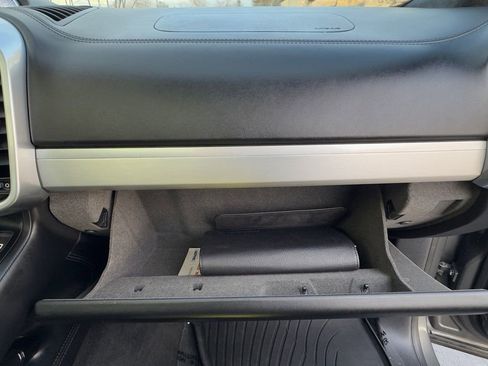 Used 2018 Porsche Cayenne Turbo image 38