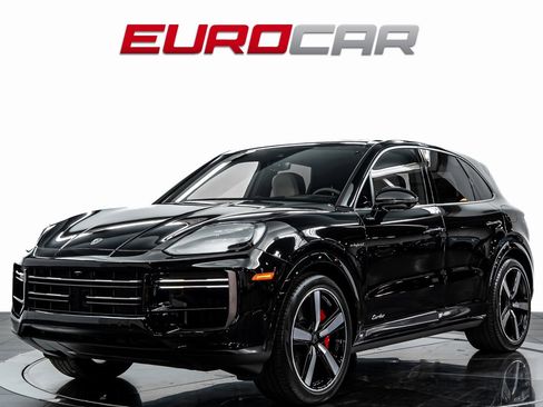 Used 2025 Porsche Cayenne Turbo image 1