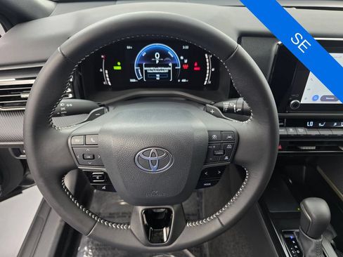 Used 2025 Toyota Camry SE FWD image 17