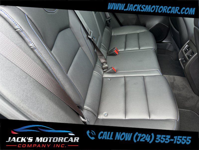 Used 2024 Cadillac XT4 Sport AWD/4WD image 17