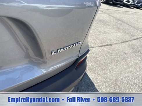 Used 2019 Jeep Cherokee Limited AWD/4WD image 6