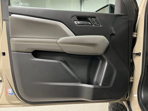 Used 2023 Chevrolet Colorado ZR2 w/ ZR2 Convenience Package III AWD/4WD image 23