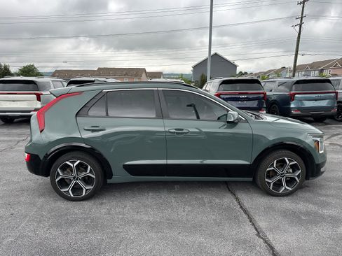 Used 2024 Kia Niro EX Touring FWD image 4