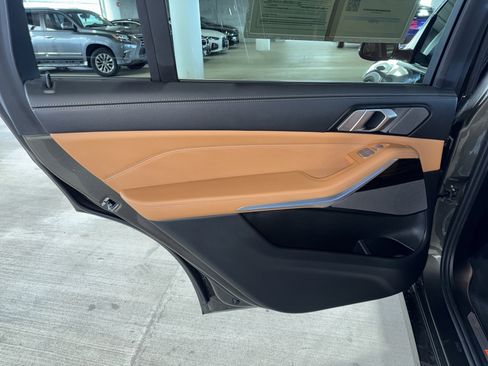 Certified 2025 BMW X7 xDrive40i w/ Premium Package image 17