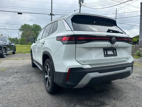 New 2026 Volkswagen Tiguan SE AWD/4WD image 2