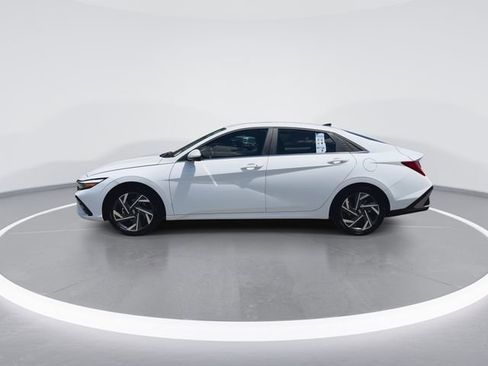 Certified 2025 Hyundai Elantra SEL w/ Cargo Package FWD image 5