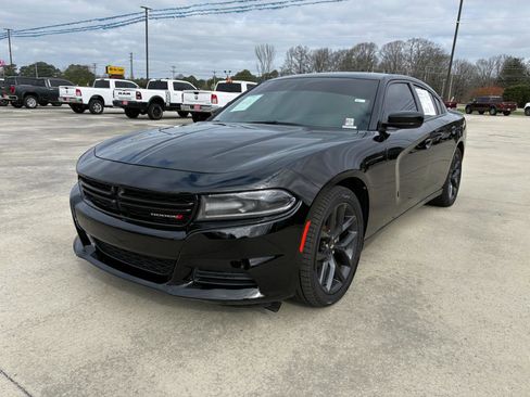 Used 2020 Dodge Charger SXT w/ Blacktop Package image 2