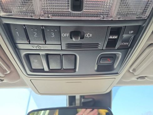 Used 2022 Toyota 4Runner SR5 Premium image 34