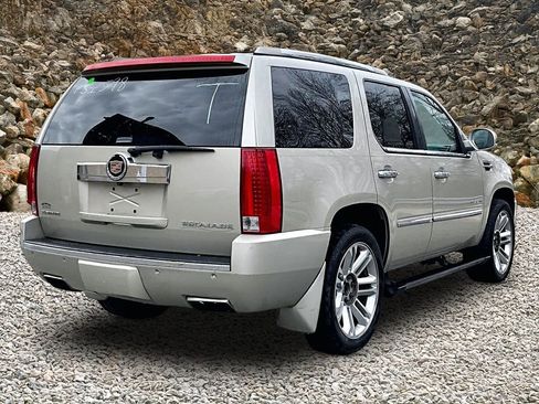 Used 2013 Cadillac Escalade Platinum image 2