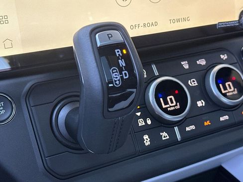 New 2026 Land Rover Defender 110 X-Dynamic SE AWD/4WD image 17