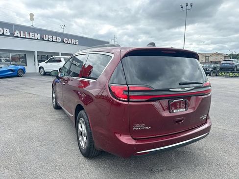 Used 2023 Chrysler Pacifica Limited AWD/4WD image 12