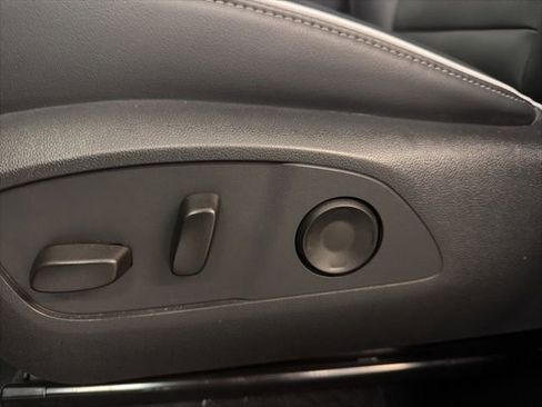 Used 2025 Buick Enclave Preferred image 15