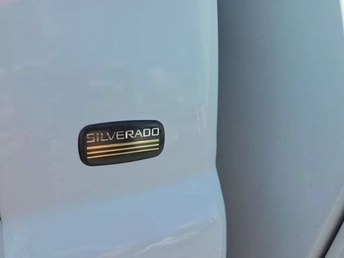 Used 2003 Chevrolet Silverado 2500 2WD Regular Cab image 10