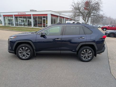 Used 2022 Toyota RAV4 Limited image 2