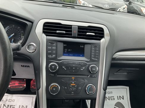 Used 2018 Ford Fusion SE FWD image 27