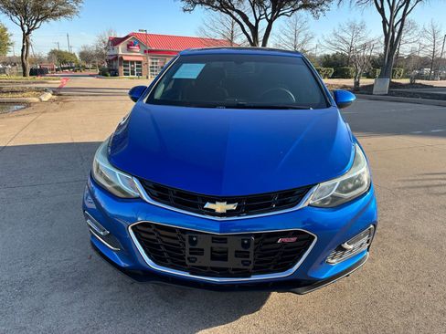 Used 2018 Chevrolet Cruze LT w/ Sun And Sound Package image 2