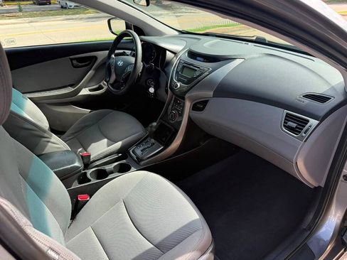 Used 2013 Hyundai Elantra GLS w/ Preferred Pkg FWD image 12