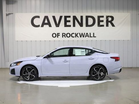 New 2025 Nissan Altima 2.5 SR image 4