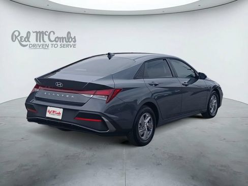 Used 2025 Hyundai Elantra SE FWD image 5