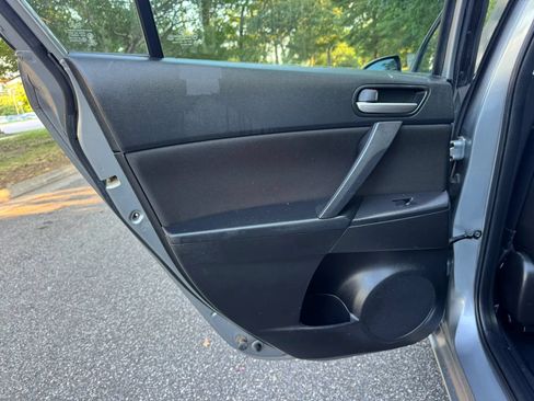 Used 2013 MAZDA MAZDA3 i SV FWD image 7