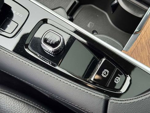 Certified 2023 Volvo XC90 B6 Plus image 29