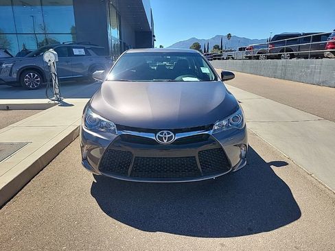 Used 2017 Toyota Camry SE image 2