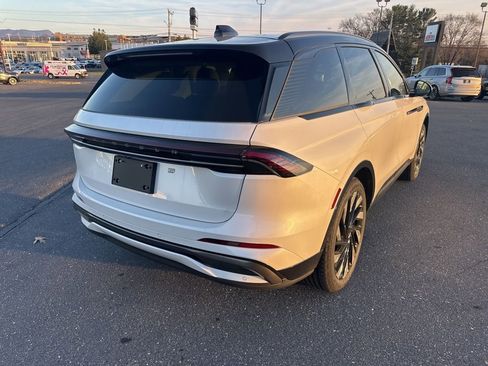 New 2026 Lincoln Nautilus Reserve w/ Jet Appearance Package image 5