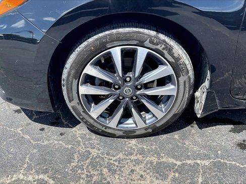 Used 2017 Nissan Altima 2.5 SL w/ 2.5 Technology Package FWD image 2