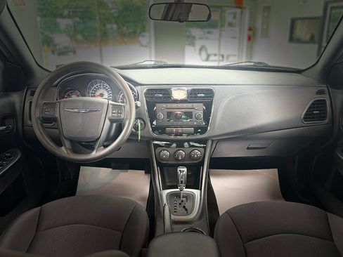 Used 2012 Chrysler 200 LX FWD image 17