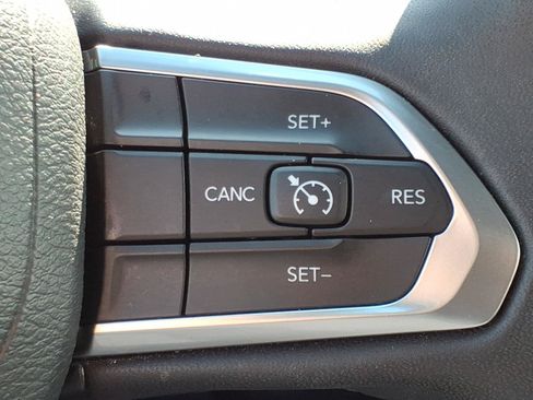 Used 2024 Jeep Compass Latitude AWD/4WD image 17