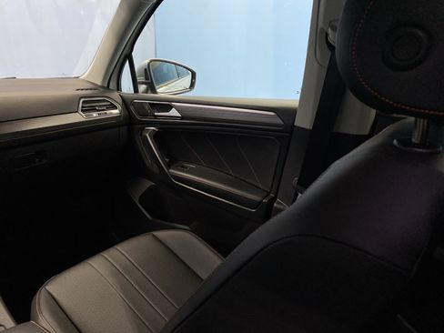 Used 2024 Volkswagen Tiguan SE image 28