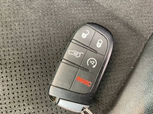 Used 2019 Jeep Grand Cherokee Altitude image 33