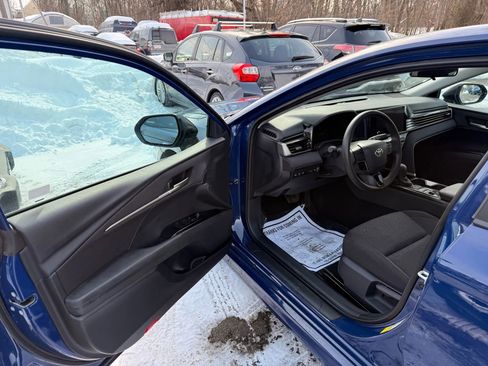 Used 2025 Toyota Camry SE FWD image 90