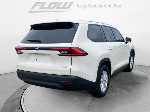 Used 2024 Toyota Grand Highlander XLE image 9