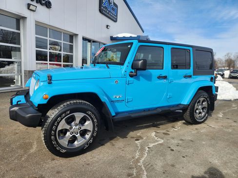 Used 2017 Jeep Wrangler Unlimited Sahara w/ Connectivity Group image 6