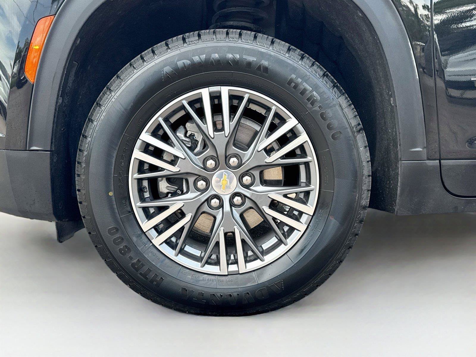 Used 2025 Chevrolet Traverse LT FWD image 31