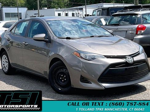 Used 2017 Toyota Corolla LE FWD image 2