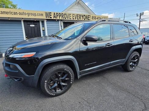 Used 2016 Jeep Cherokee Trailhawk w/ Cold Weather Group AWD/4WD image 3