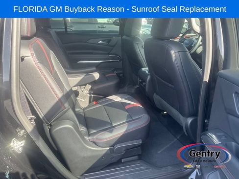 Used 2025 Chevrolet Traverse RS FWD image 8