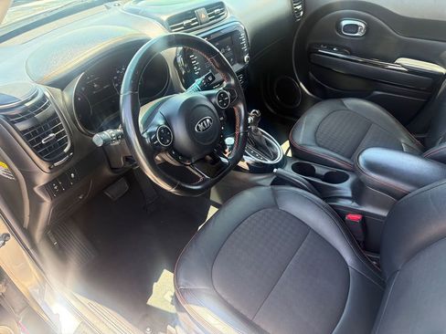 Used 2017 Kia Soul ! FWD image 10
