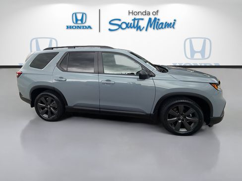 Certified 2024 Honda Pilot Sport image 8