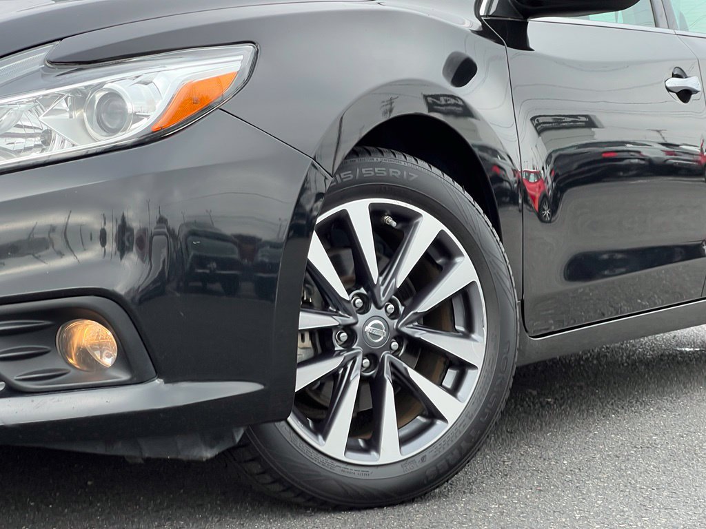 Used 2017 Nissan Altima 2.5 SV FWD image 2