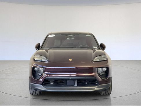 Certified 2025 Porsche Macan Electric RWD image 11
