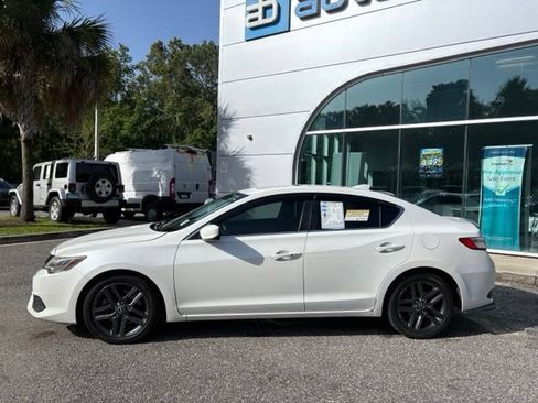 Used 2018 Acura ILX FWD image 2
