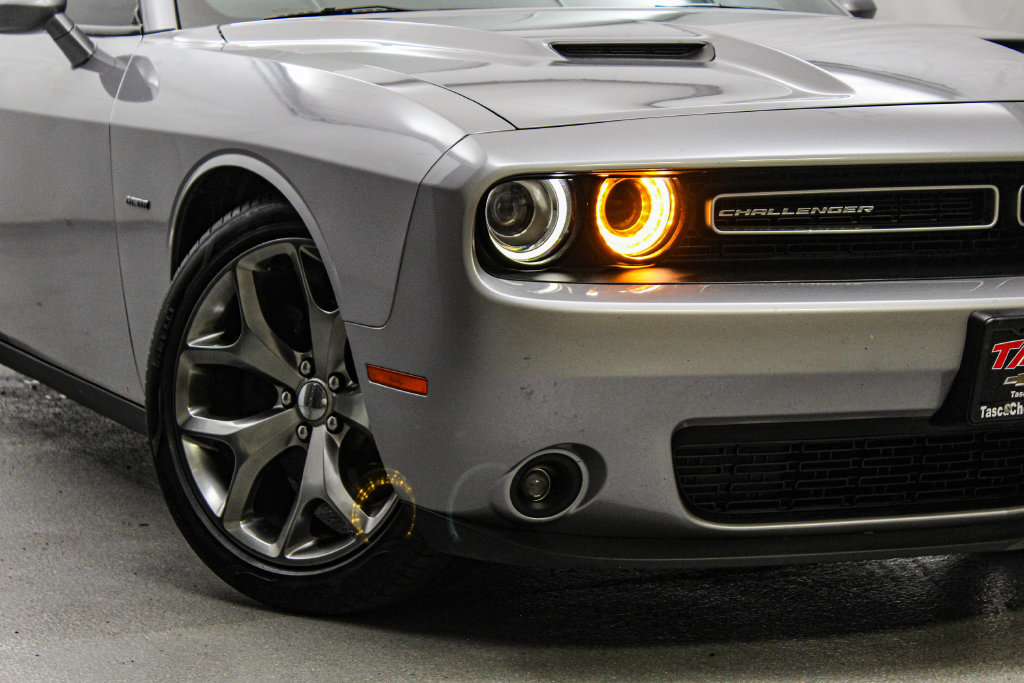 Used 2016 Dodge Challenger R/T RWD image 3