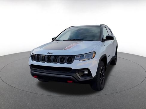 Used 2025 Jeep Compass Trailhawk AWD/4WD image 7