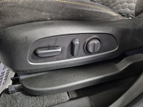 Used 2019 Chevrolet Equinox LT FWD image 8