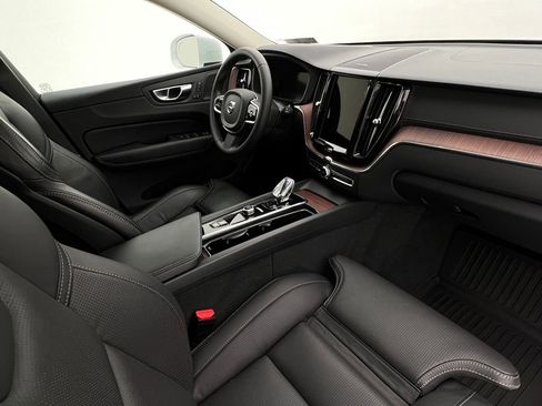 Used 2023 Volvo XC60 B5 Ultimate w/ Climate Package image 18