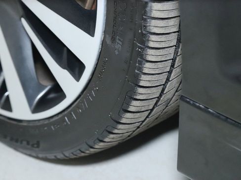 Used 2018 Lincoln MKZ Reserve w/ Climate Package image 36